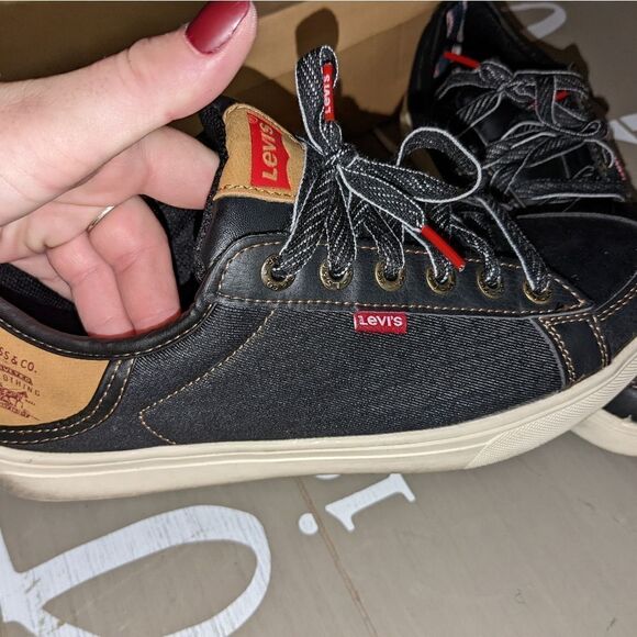 New in the box Men's Levis size 8 tennis shoes - Picture 5 of 12